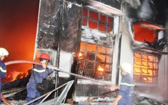 Trắng đêm dập lửa tại công ty giầy Hàn Quốc