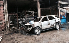 Hà Nội: Cháy cửa hàng tạp hóa, ô tô bị thiêu rụi
