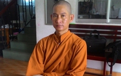 Nợ tiền đánh bạc, hai thanh niên giả sư đi "khất thực"