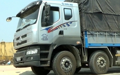 Truy bắt xe chở quá tải chạy vào nội ô né trạm cân