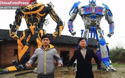 Choáng ngợp bộ đôi robot Transformers khổng lồ được chế từ phế liệu