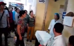 Cắt hợp đồng nữ điều dưỡng “vòi tiền” bệnh nhân