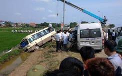 Hà Nội: Xe khách tông nhau, 5 người chết, hàng chục người bị thương