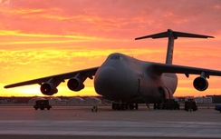 Cận cảnh máy bay vận tải quân sự lớn nhất của Mỹ