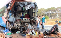 Vụ xe khách tông xe tải: 17 người thương vong