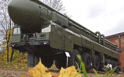 Bệ phóng ICBM Topol-M rời Serpukhov tới Moscow tham gia triển lãm vũ khí