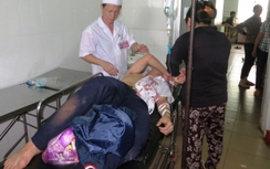 Đang chụp hình lưu niệm, một học sinh bị côn đồ chém nhiều nhát