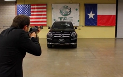 Xả cả băng đạn AK-47 vào kính xe Mercedes và sự thật bất ngờ