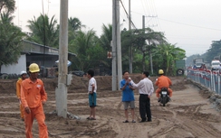 Xe ben đụng gãy trụ điện, hàng nghìn hộ dân bị mất điện