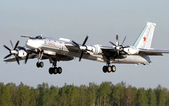 Cận cảnh sức mạnh Tu-95MS: Oanh tạc cơ lớn nhất thế giới
