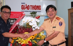 Báo Giao thông đồng hành CSGT