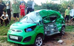 Nghệ An: Xe tải tông taxi, tài xế tử vong trong xe