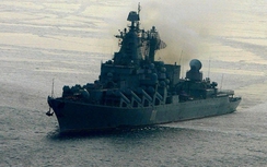 "Soi" tuần dương hạm Varyag của Nga mới đến Ấn Độ tập trận
