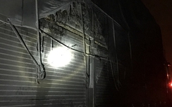 CSGT kịp thời “giải cứu” xe tải chở dưa cháy trên đường tránh Huế