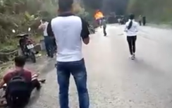 Video hiện trường xe khách húc xe bồn bốc cháy dữ dội