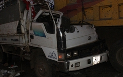 Đắk Lắk: Tông vào đuôi xe tải, 3 người thương vong