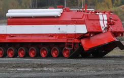 Lạ mắt "xe tăng" cứu hỏa của Nga