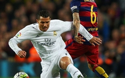 Ronaldo tỏa sáng, 10 người Real quật ngã Barca