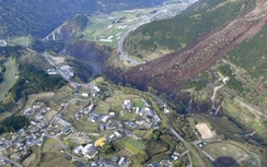 Nhật Bản hoang tàn sau động đất liên tiếp