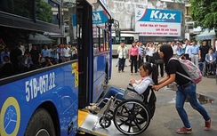 Sở GTVT TP.HCM hỗ trợ người khuyết tật đi xe buýt