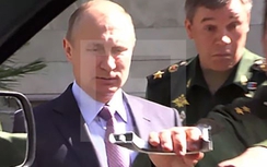 Xe quân sự "nội" làm bẽ mặt Tổng thống Nga Putin