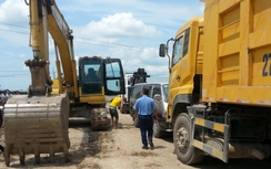 Đoàn xe công vụ được thả sau hơn 4 ngày bị doanh nghiệp “nhốt”