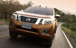 Trẻ em ngồi trong xe Nissan Navara không an toàn