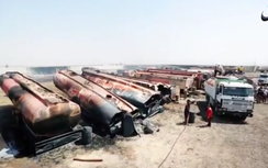 Hàng chục xe chở dầu IS bị không quân Mỹ "thiêu rụi"