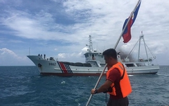 Trung Quốc chặn người Philippines ra bãi cạn Scarborough cắm cờ
