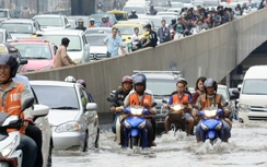 Bangkok "hóa sông" vì mưa lớn kỷ lục 25 năm