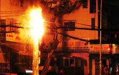 Cháy cột điện, dân Hà Nội kéo nhau thuê nhà nghỉ tránh nóng