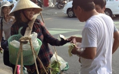 Đà Nẵng: Khách Trung Quốc hành xử vô văn hóa với chị bán chuối
