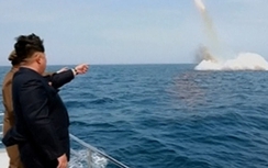Tên lửa Triều Tiên nổ tung, rơi xuống biển Nhật Bản?