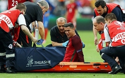 Cận cảnh hung thần Payet tung chân "hạ sát" Ronaldo