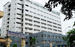 Bệnh viện Việt Đức mổ nhầm chân còn đòi thêm tiền