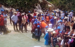 Ninh Thuận: Sập nhà hàng hải sản hàng trăm thực khách rơi xuống biển