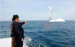 Triều Tiên phô diễn sức manh tàu ngầm, chiến đấu cơ