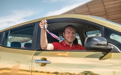 Nissan tặng xe mạ vàng cho vận động viên giành huy chương vàng Olympic