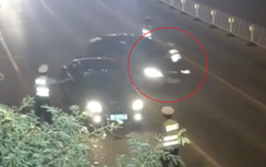 Lái xe vi phạm đâm văng cảnh sát giao thông ở Trung Quốc