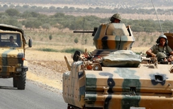 Thổ điều 50 xe tăng, 380 binh sĩ tiếp tục "xâm lấn" Syria