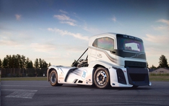 Volvo Iron Knight giành ngôi vị xe đầu kéo chạy nhanh nhất thế giới