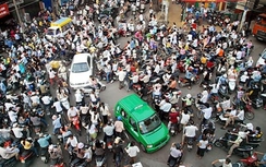 Xe tự lái “đầu hàng” giao thông Việt Nam