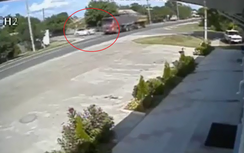 Thiếu niên 15 tuổi lái xe BMW húc đổ xe tải