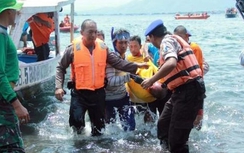 Phà du lịch phát nổ ở Indonesia, 15 người thương vong