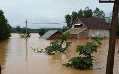 Toàn cảnh lũ lụt Hà Tĩnh: Sẽ xả tràn hồ Kẻ Gỗ