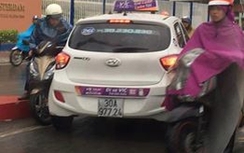 Phạt nguội tài xế taxi VIC đi ngược chiều trên cầu Hoàng Minh Giám