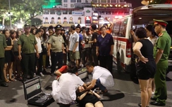Hà Nội: Thiếu nữ ngã xuống đường, bất tỉnh trên phố đi bộ