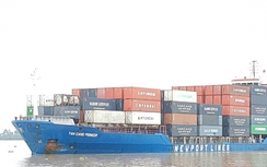 Tàu container đầu tiên vào sông Hậu qua kênh Quan Chánh Bố