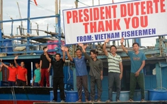 Tổng thống Philippines đích thân tiễn ngư dân Việt Nam về nước