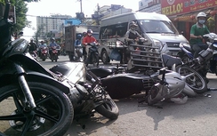 TP.HCM: 5 xe máy va chạm, 3 người nhập viện khẩn cấp